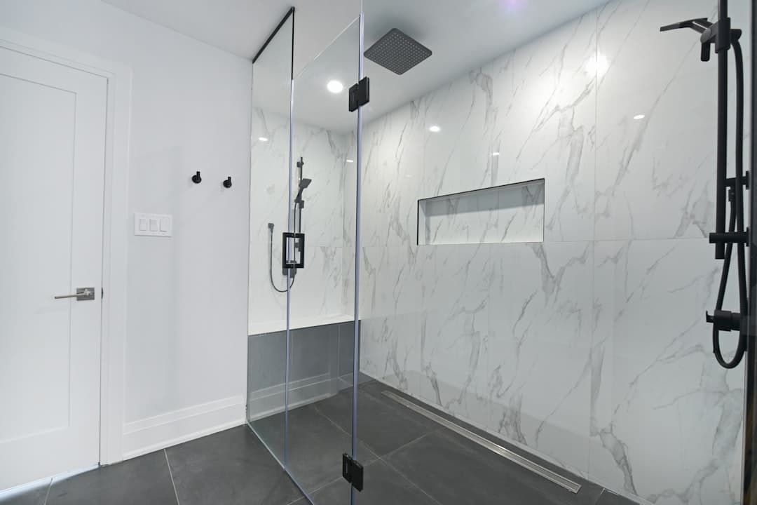 Wash and Dry in Style with These Bathroom Combo Ideas